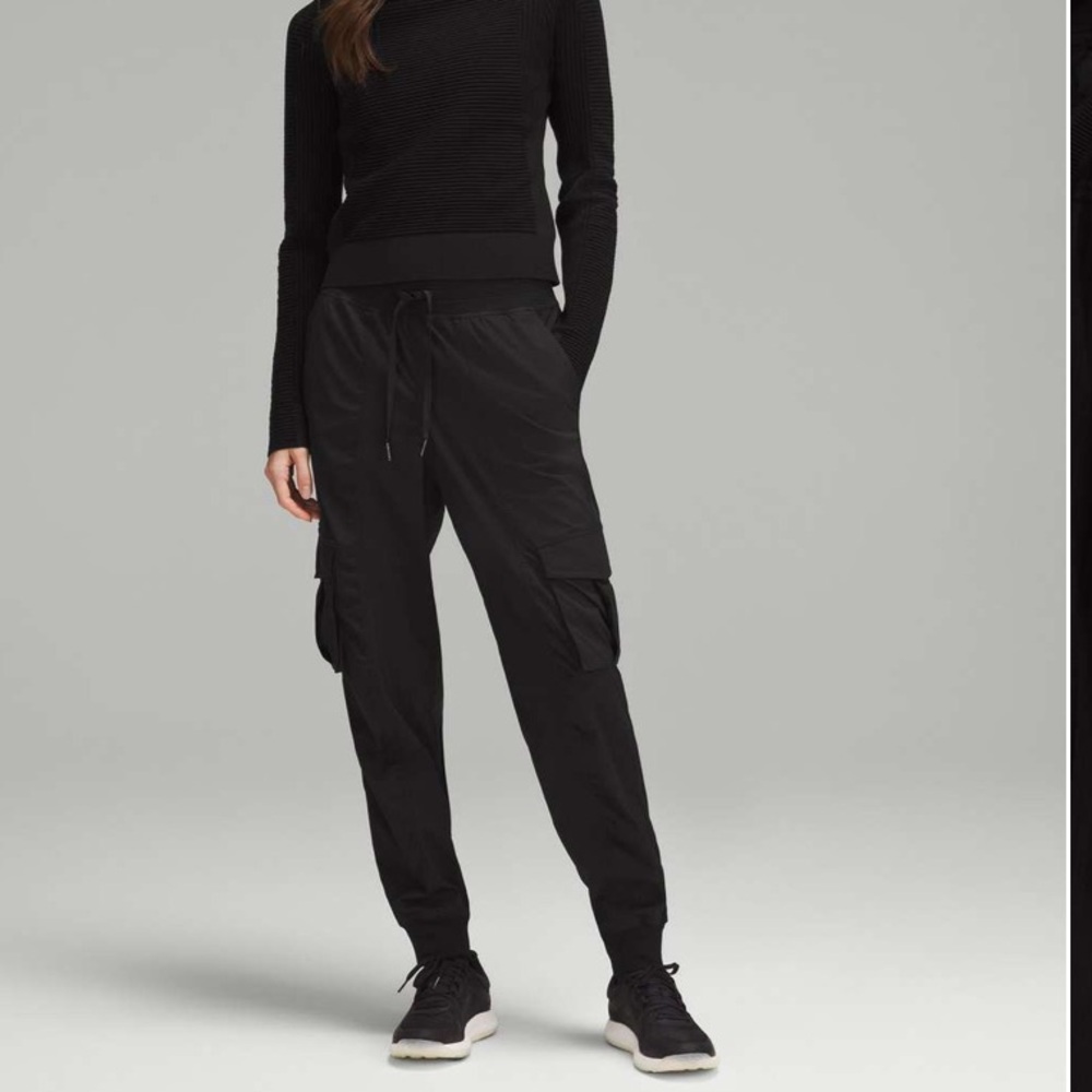 Lululemon mid-rise Dance Studio Jogger Black Size S NWT